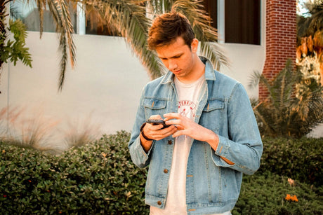 What to Say to Someone Who Lost a Loved One Over Text - The Comfort Company