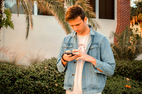 male texting condolence message
